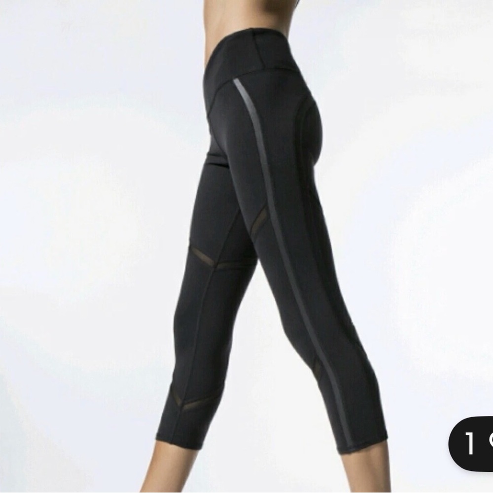 ALO Continuity Capri Leggings sz M
